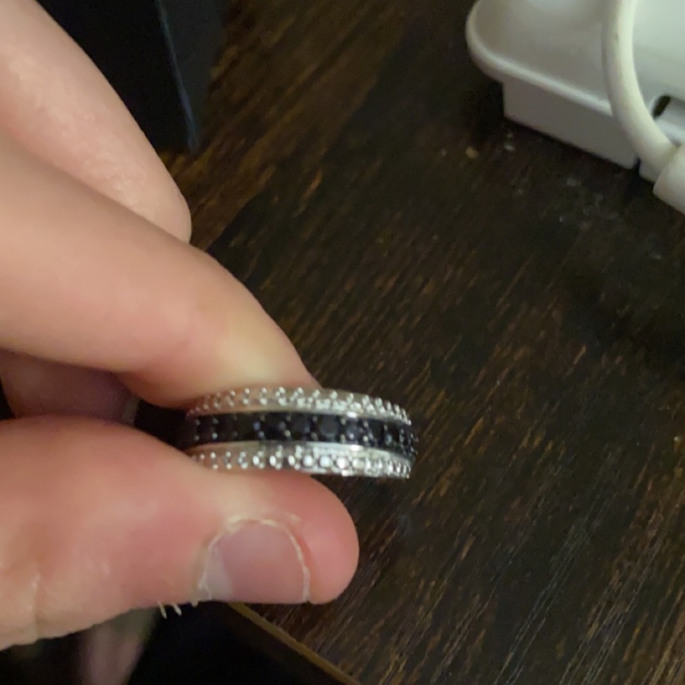 Diamond ring - Picture 2 of 4